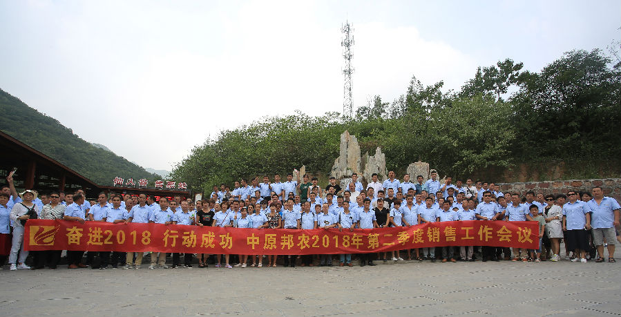 旅遊大(dà)合影(yǐng).jpg